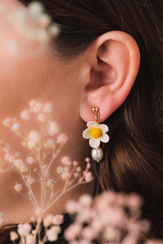 daisy pearl handmade dangling earrings