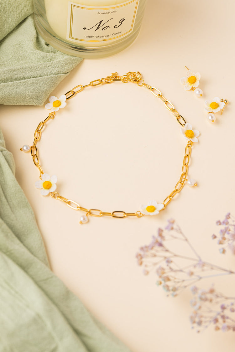 daisy yellow bow chunky necklace